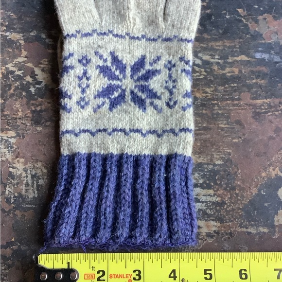 Vintage Knitted Snowflake Gloves Suede Insets - Picture 4 of 5